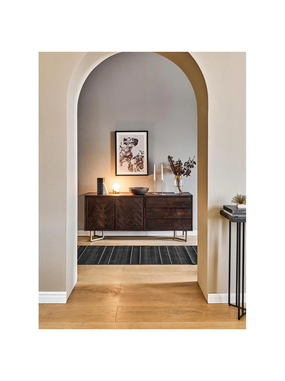 Westwing Collection Fischgrät-Sideboard Luca mit Türen aus Massivholz, B 160 x H 70 cm – Bild 2