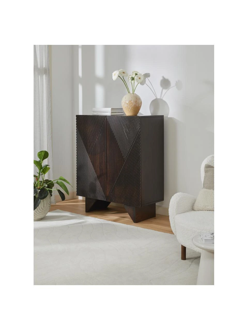 Westwing Collection Highboard Louis aus massivem Mangoholz mit Türen, B 100 x H 120 cm – Bild 2