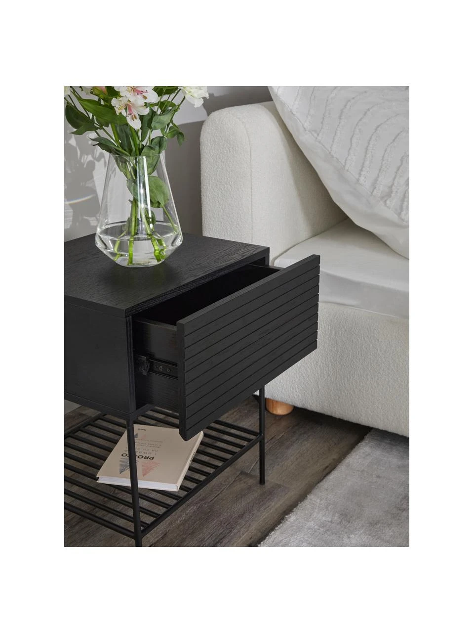 Westwing Collection Holz-Nachttisch Johanna mit Schublade in Schwarz, B 45 x H 56 cm – Bild 3