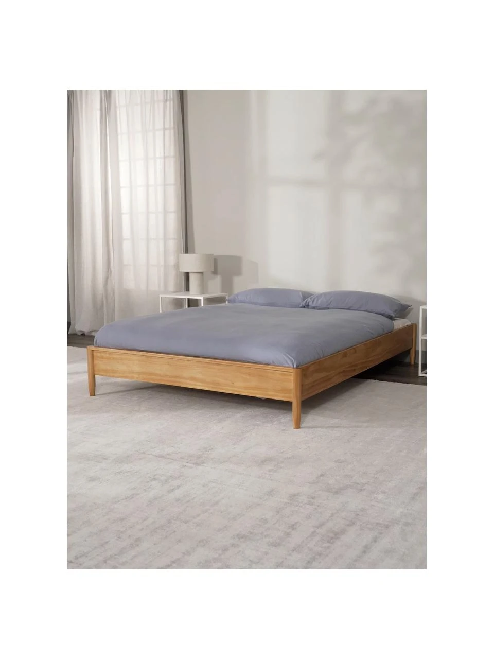 Westwing Collection Holzbett Windsor ohne Kopfteil aus massivem Kiefernholz, 140 x 200 cmNur noch wenige verfügbar – Bild 2