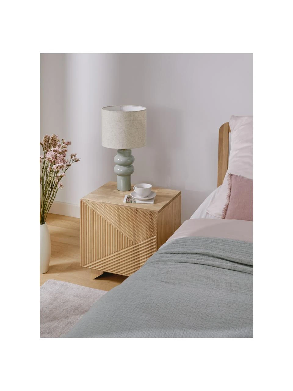 Westwing Collection Nachttisch Louis aus massivem Eschenholz, B 40 x H 50 cm – Bild 3