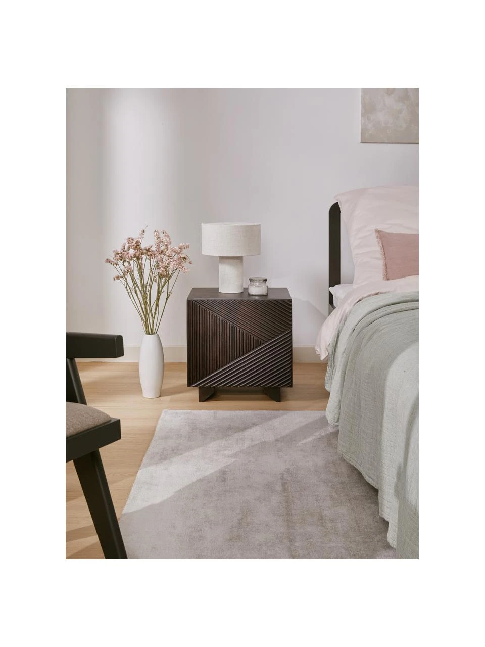 Westwing Collection Nachttisch Louis aus massivem Mangoholz, B 40 x H 50 cm – Bild 3