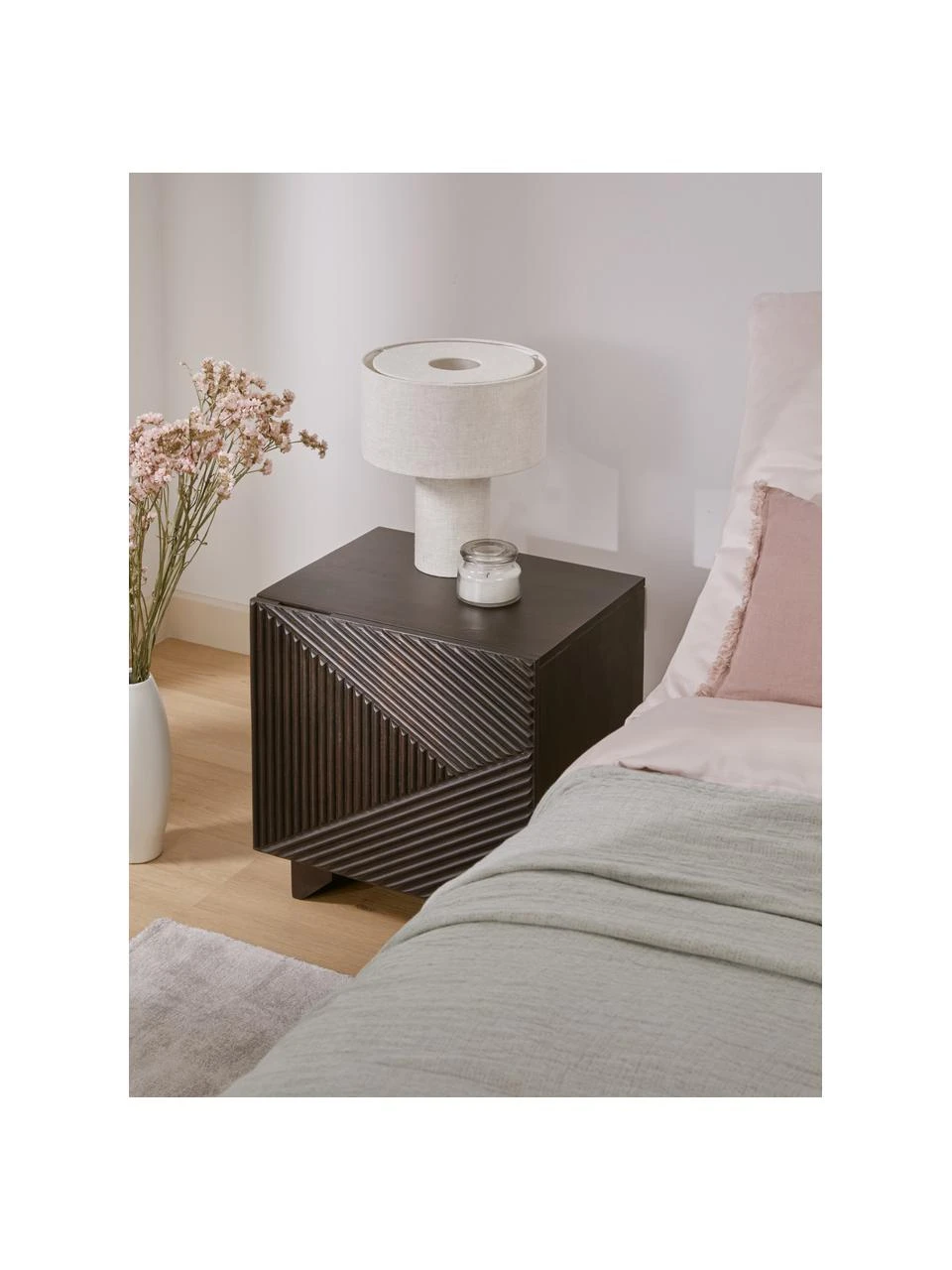 Westwing Collection Nachttisch Louis aus massivem Mangoholz, B 40 x H 50 cm – Bild 4