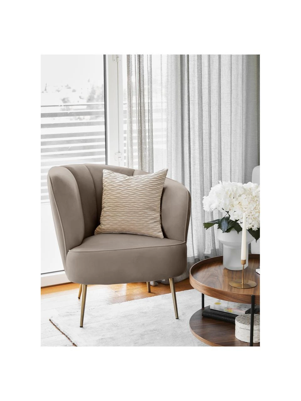 Westwing Collection Samt-Cocktailsessel Louise in Taupe, B 76 x T 75 cm – Bild 2