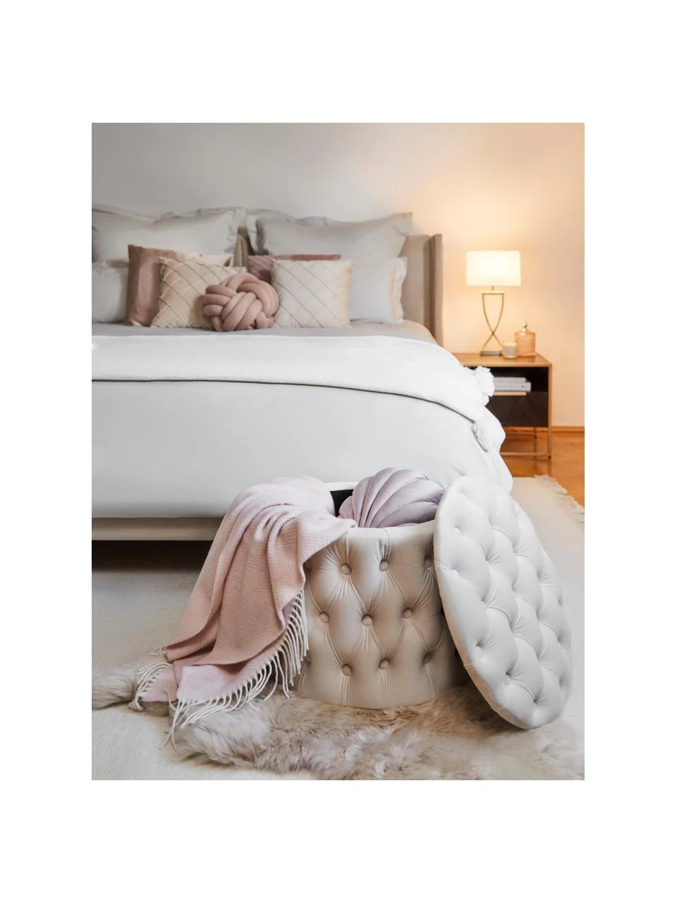 Westwing Collection Samt-Hocker Chiara mit Stauraum in Cremeweiß, Ø 50 x H 42 cm – Bild 2